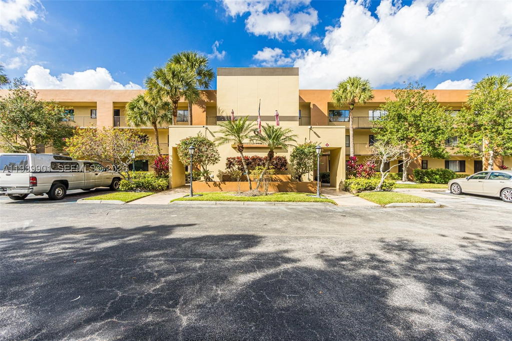 Real estate property located at 7552 Ashmont Cir #310, Broward, Ashmont Condominium G, Tamarac, FL