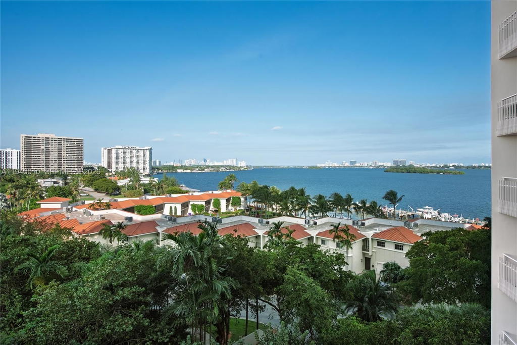 Real estate property located at 4000 Towerside Ter #805, Miami-dade, The Towers Of Quayside, Miami, FL