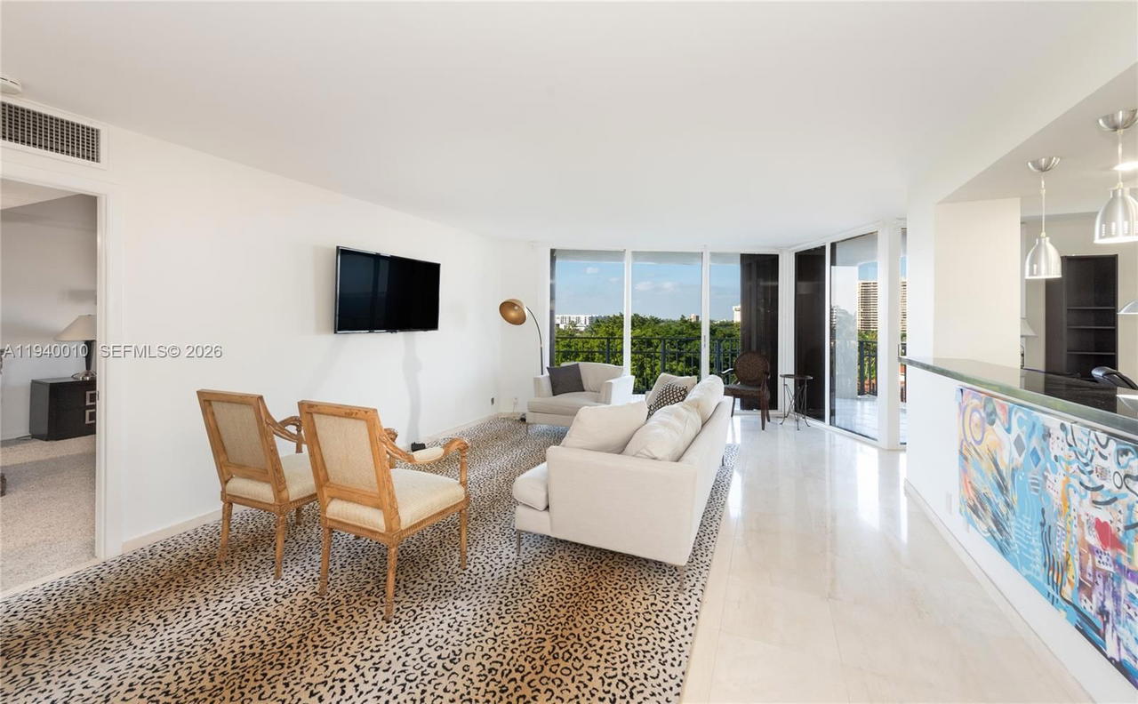 Real estate property located at 4000 Towerside Ter #805, Miami-dade, The Towers Of Quayside, Miami, FL