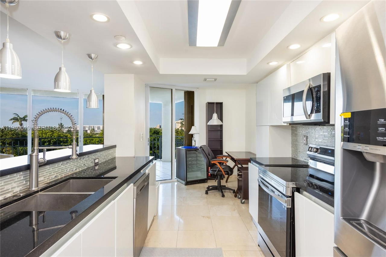 Real estate property located at 4000 Towerside Ter #805, Miami-dade, The Towers Of Quayside, Miami, FL