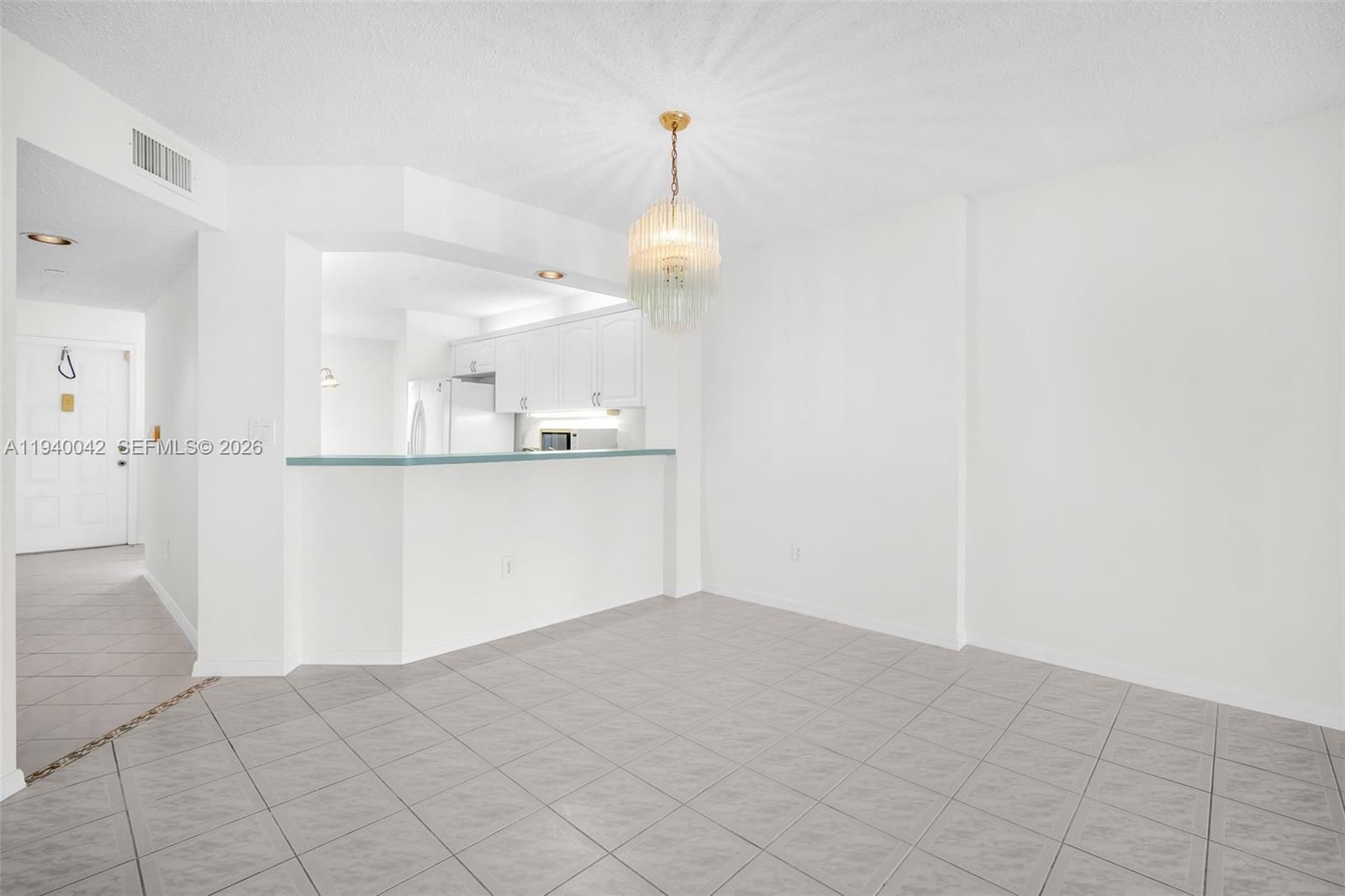 Real estate property located at 9587 Weldon Circle B205, Broward, Kings Point: Weldon, Tamarac, FL