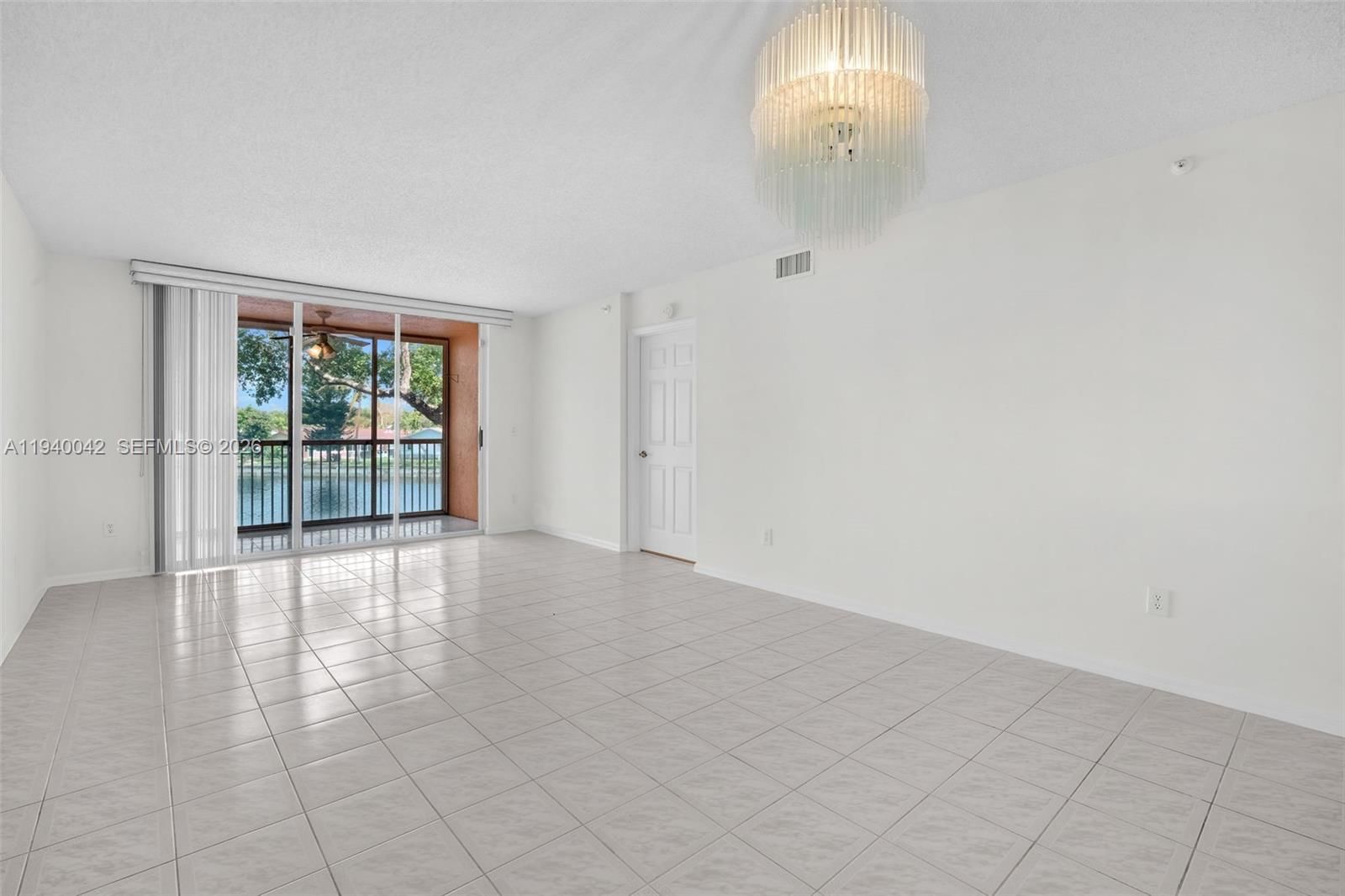 Real estate property located at 9587 Weldon Circle B205, Broward, Kings Point: Weldon, Tamarac, FL