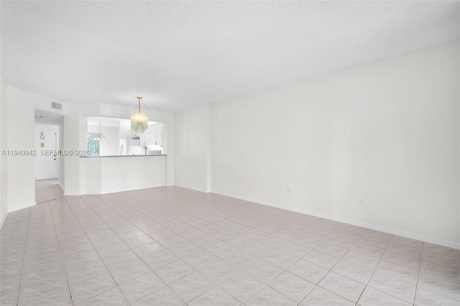 Real estate property located at 9587 Weldon Circle B205, Broward, Kings Point: Weldon, Tamarac, FL
