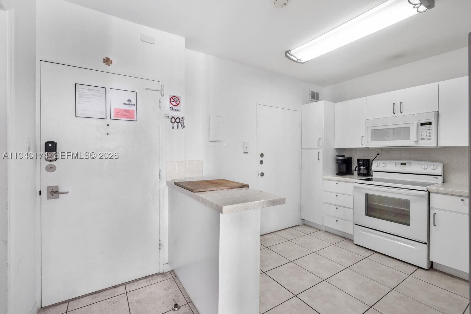 Real estate property located at 5601 Collins Ave #825, Miami-dade, The Pavilion Condo, Miami Beach, FL
