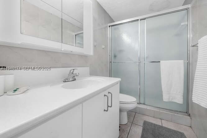 Real estate property located at 5601 Collins Ave #825, Miami-dade, The Pavilion Condo, Miami Beach, FL