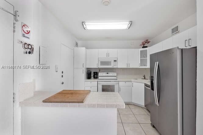 Real estate property located at 5601 Collins Ave #825, Miami-dade, The Pavilion Condo, Miami Beach, FL