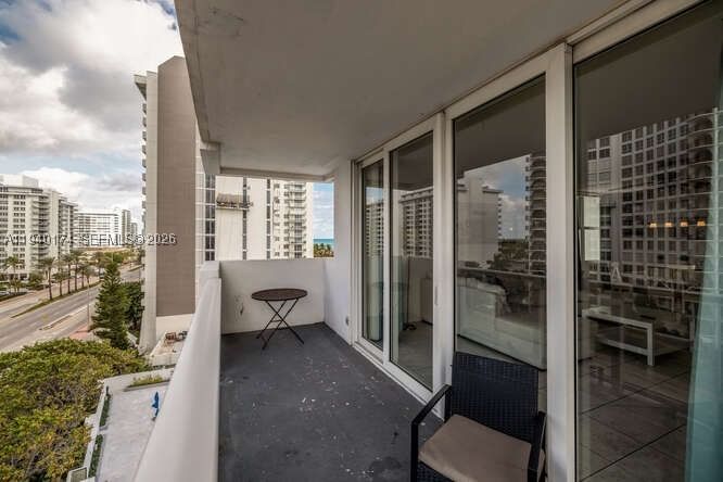 Real estate property located at 5601 Collins Ave #825, Miami-dade, The Pavilion Condo, Miami Beach, FL