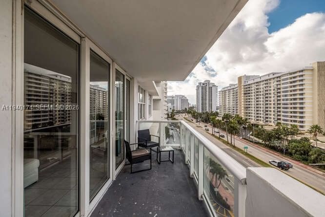 Real estate property located at 5601 Collins Ave #825, Miami-dade, The Pavilion Condo, Miami Beach, FL