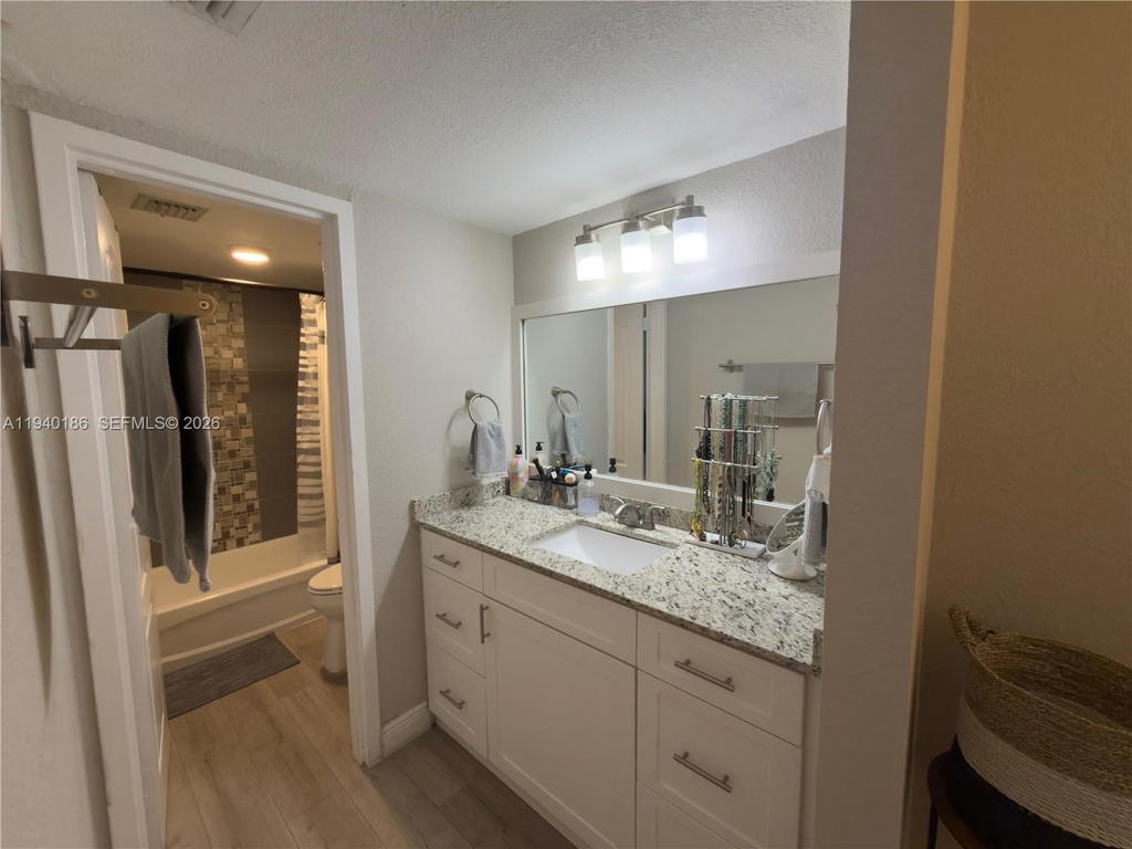 Real estate property located at 4810 79th Ave #206, Miami-dade, Doral Gardens Ii Condo, Doral, FL