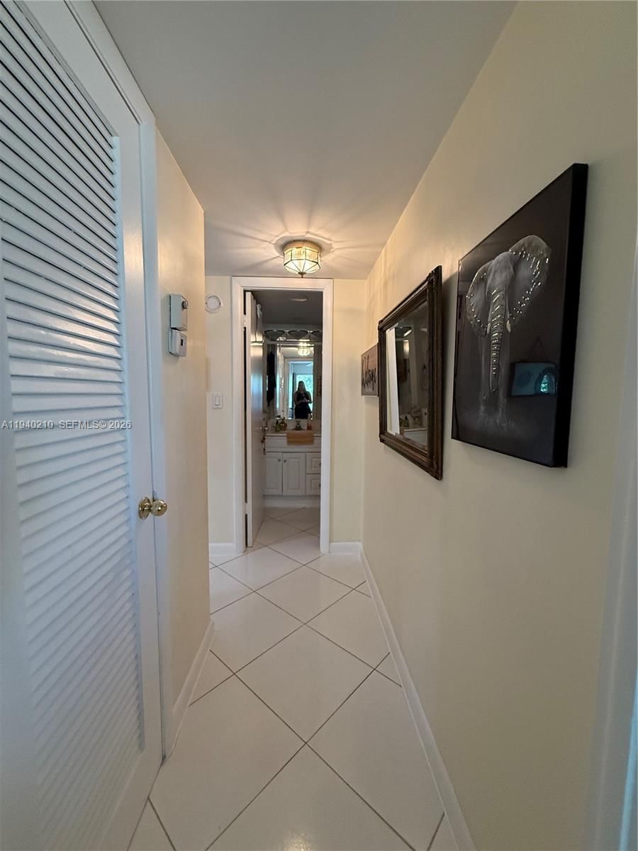 Real estate property located at 9041 Sunrise Lakes Blvd #207, Broward, Sunrise Lakes 90 Condo, Sunrise, FL