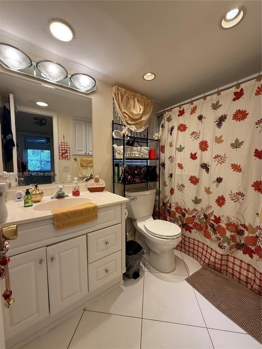Real estate property located at 9041 Sunrise Lakes Blvd #207, Broward, Sunrise Lakes 90 Condo, Sunrise, FL