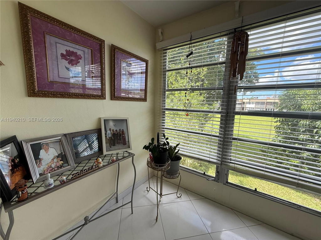 Real estate property located at 9041 Sunrise Lakes Blvd #207, Broward, Sunrise Lakes 90 Condo, Sunrise, FL