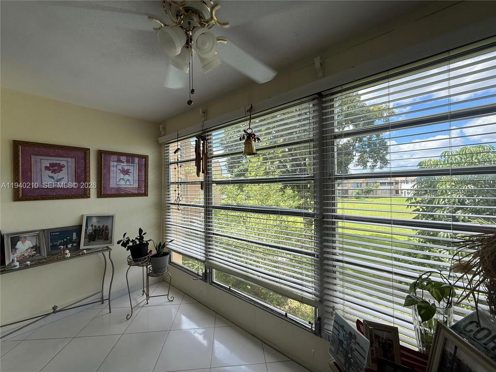 Real estate property located at 9041 Sunrise Lakes Blvd #207, Broward, Sunrise Lakes 90 Condo, Sunrise, FL