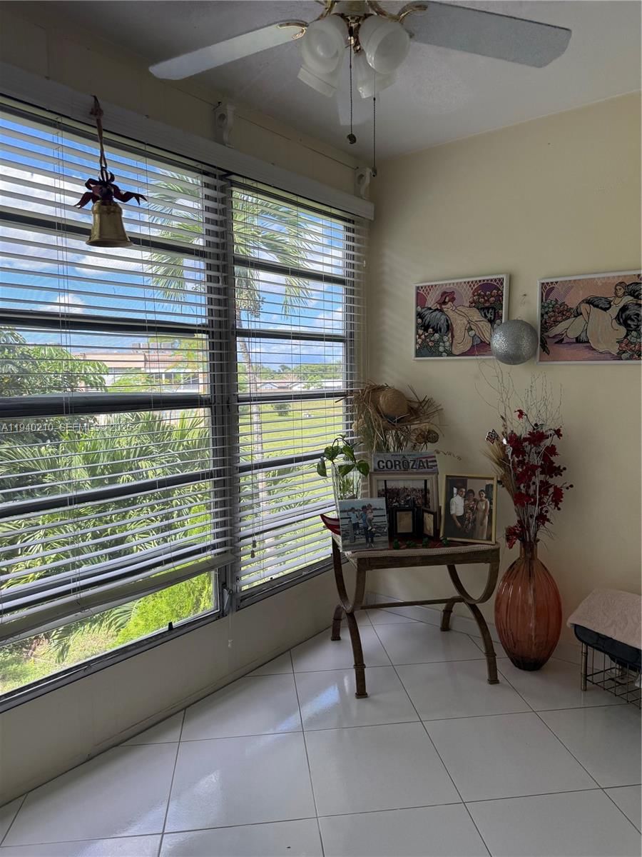 Real estate property located at 9041 Sunrise Lakes Blvd #207, Broward, Sunrise Lakes 90 Condo, Sunrise, FL