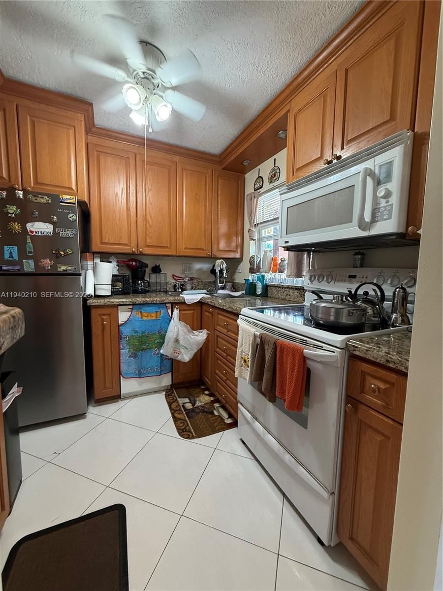 Real estate property located at 9041 Sunrise Lakes Blvd #207, Broward, Sunrise Lakes 90 Condo, Sunrise, FL