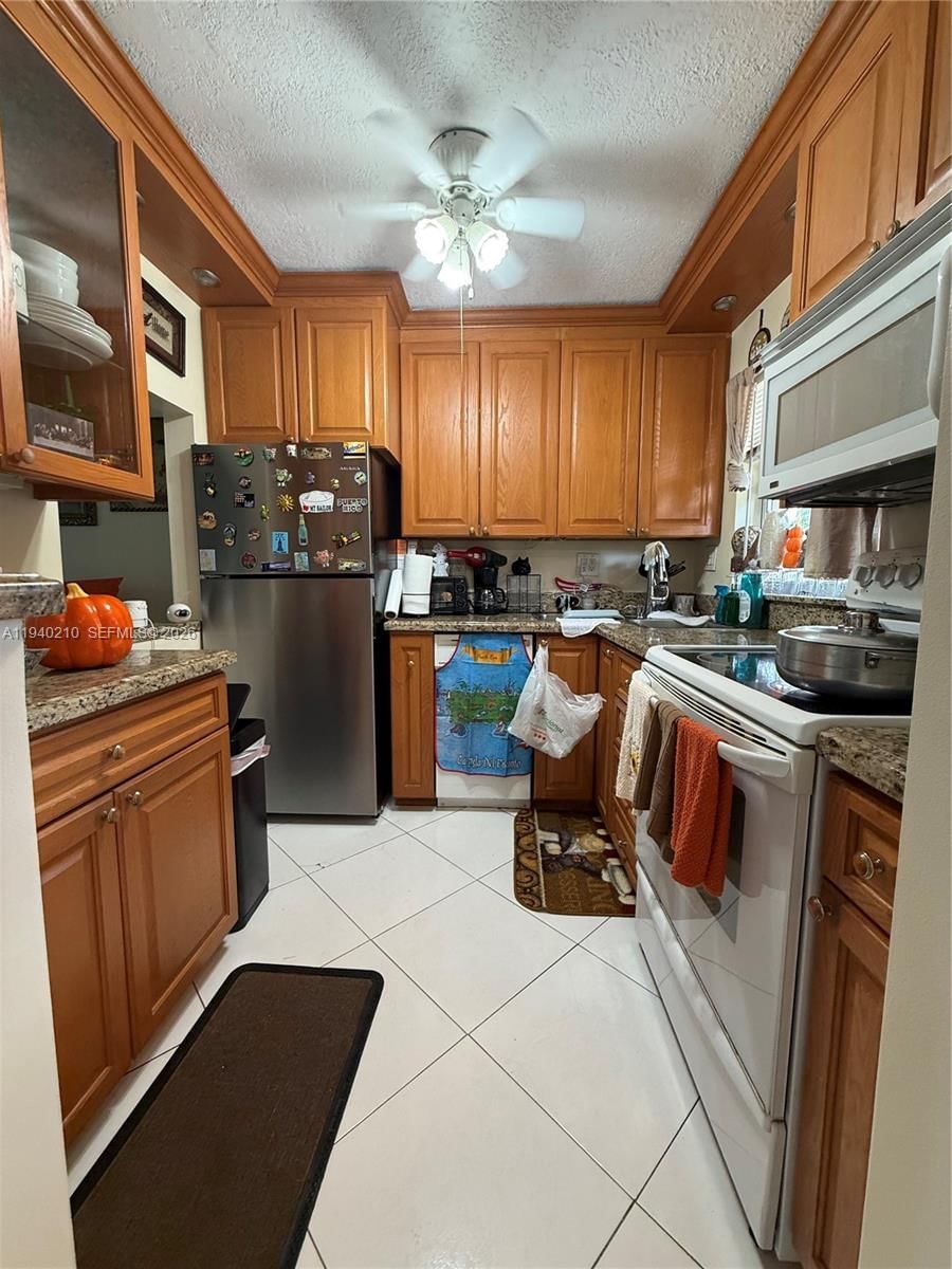 Real estate property located at 9041 Sunrise Lakes Blvd #207, Broward, Sunrise Lakes 90 Condo, Sunrise, FL