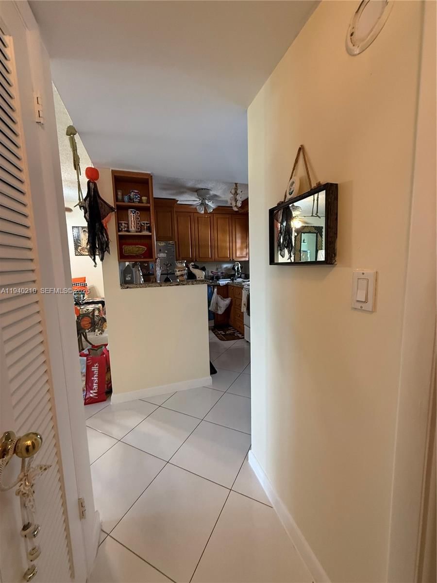 Real estate property located at 9041 Sunrise Lakes Blvd #207, Broward, Sunrise Lakes 90 Condo, Sunrise, FL