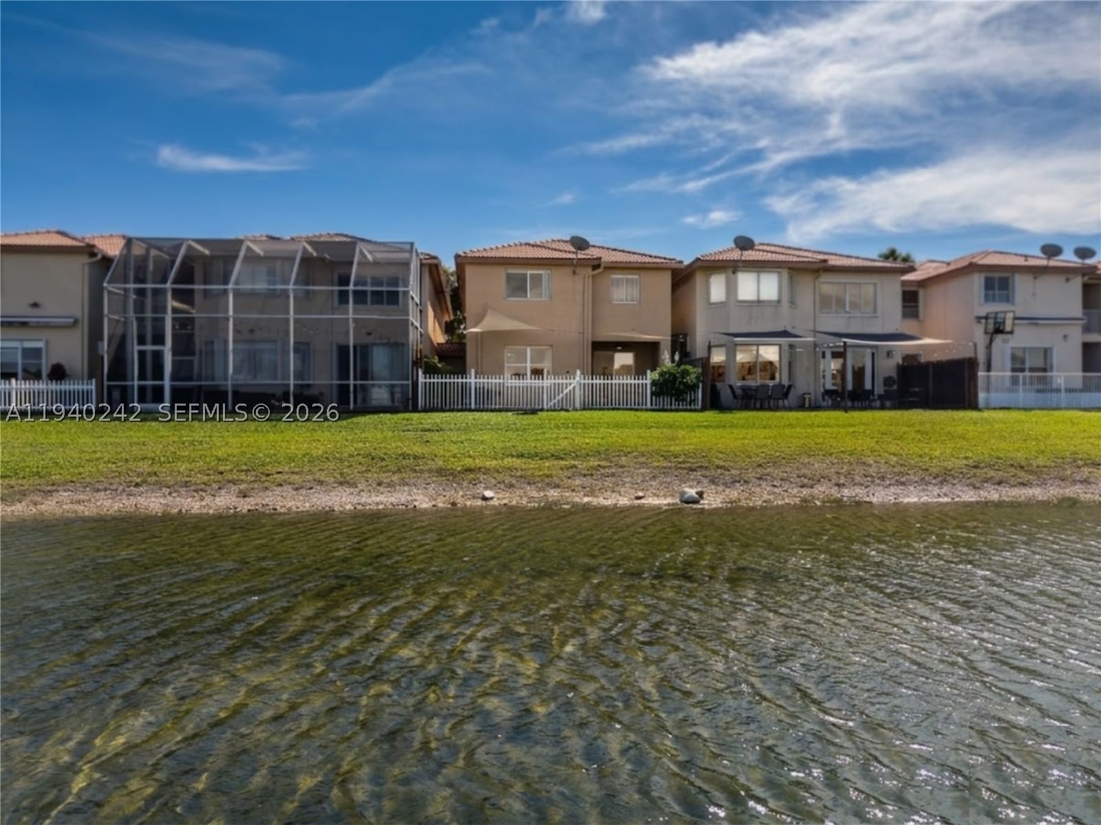 Real estate property located at 11541 68th Ter, Miami-dade, Doral Isles St Lucia, Doral, FL