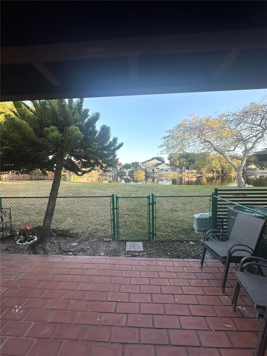Real estate property located at 2121 122nd Ct, Miami-dade, Greenway Lakes Sec One, Miami, FL