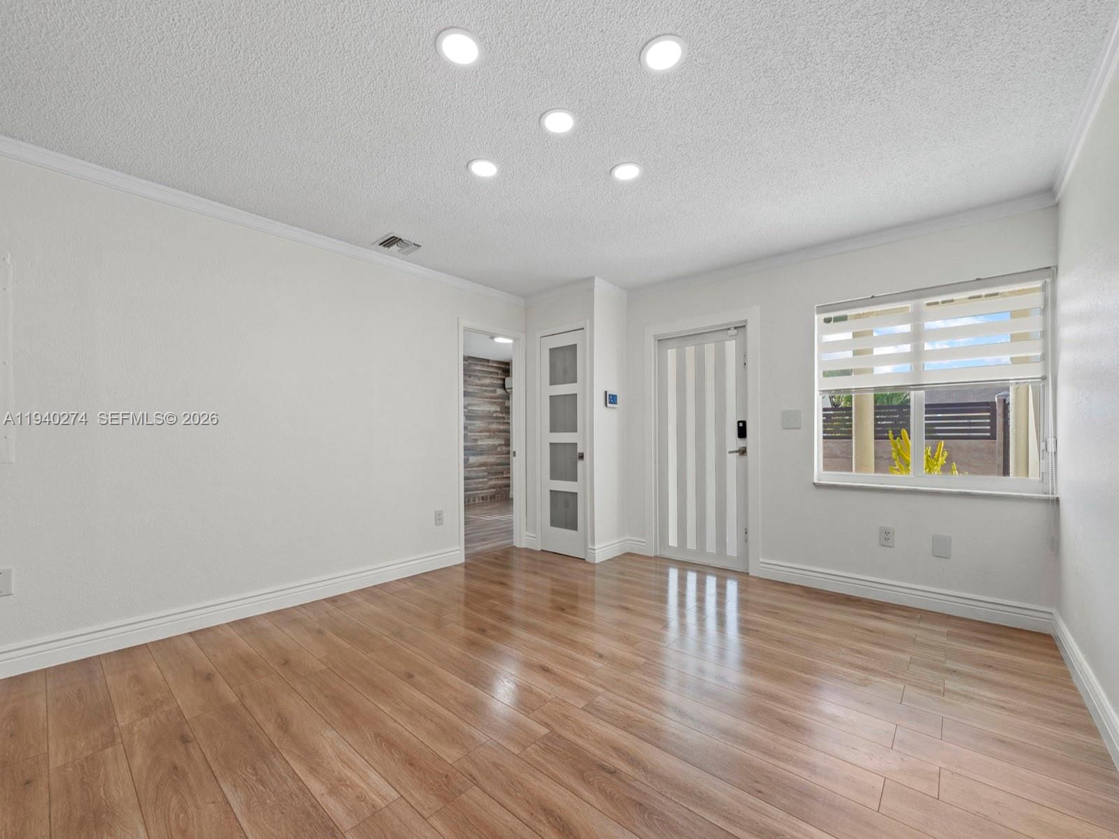 Real estate property located at 5565 193rd Ln, Miami-dade, Lakes Of Acadia Unit 3 Th, Miami Gardens, FL
