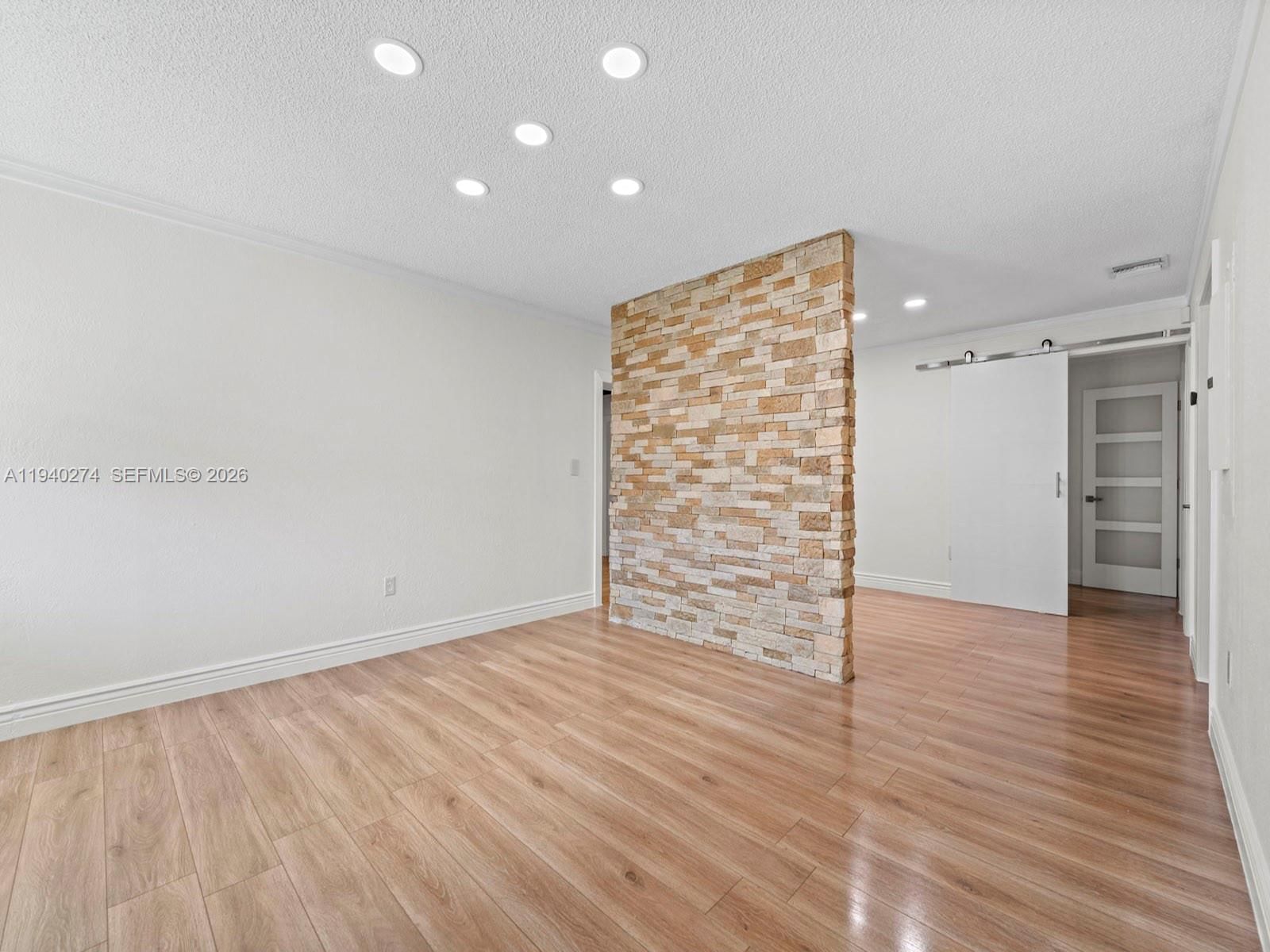 Real estate property located at 5565 193rd Ln, Miami-dade, Lakes Of Acadia Unit 3 Th, Miami Gardens, FL