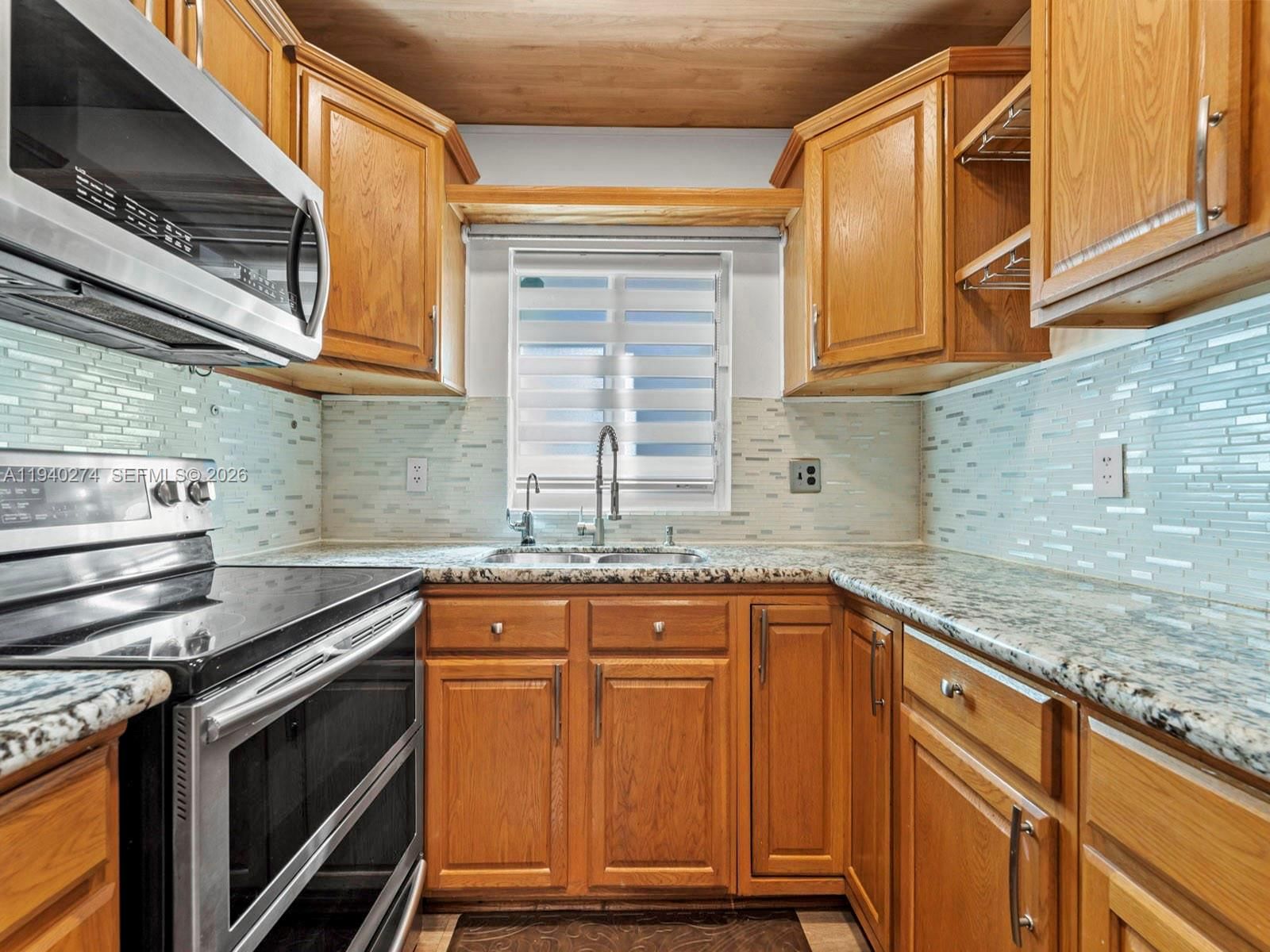 Real estate property located at 5565 193rd Ln, Miami-dade, Lakes Of Acadia Unit 3 Th, Miami Gardens, FL