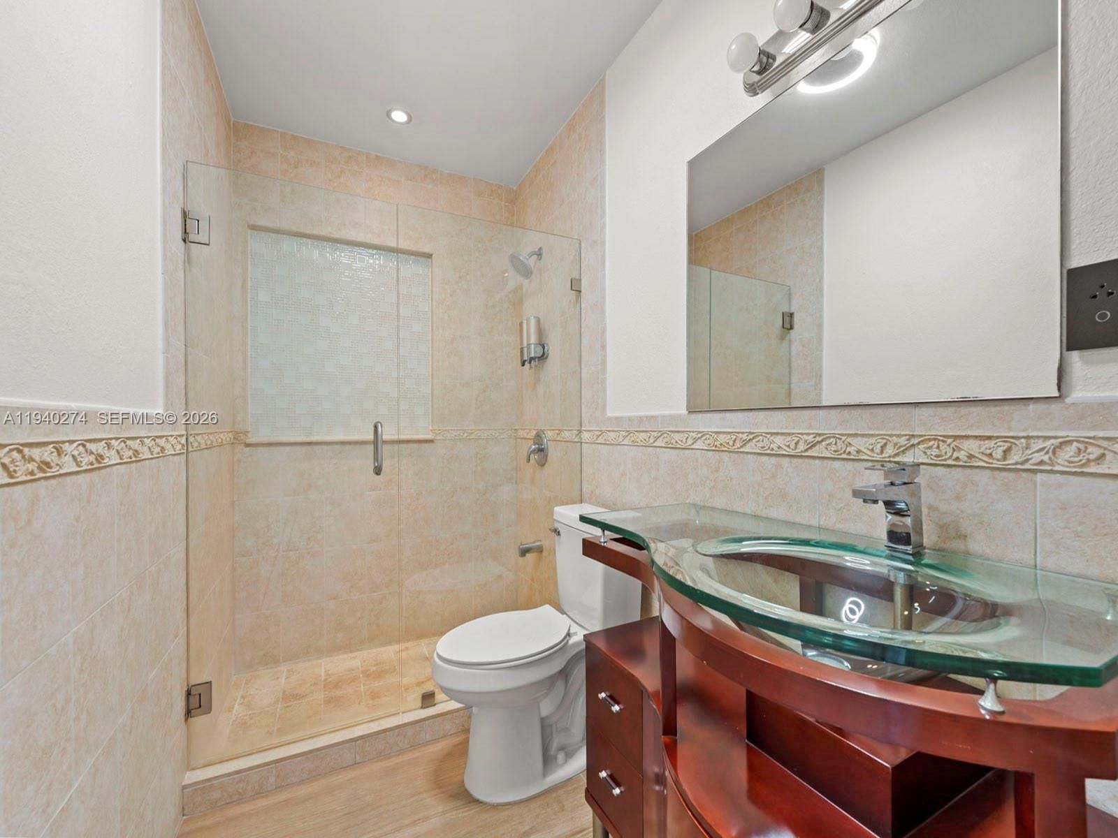 Real estate property located at 5565 193rd Ln, Miami-dade, Lakes Of Acadia Unit 3 Th, Miami Gardens, FL