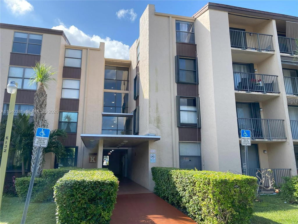 Real estate property located at 14601 Kendall Dr #403K, Miami-dade, Promenade At Kendale Lake, Miami, FL