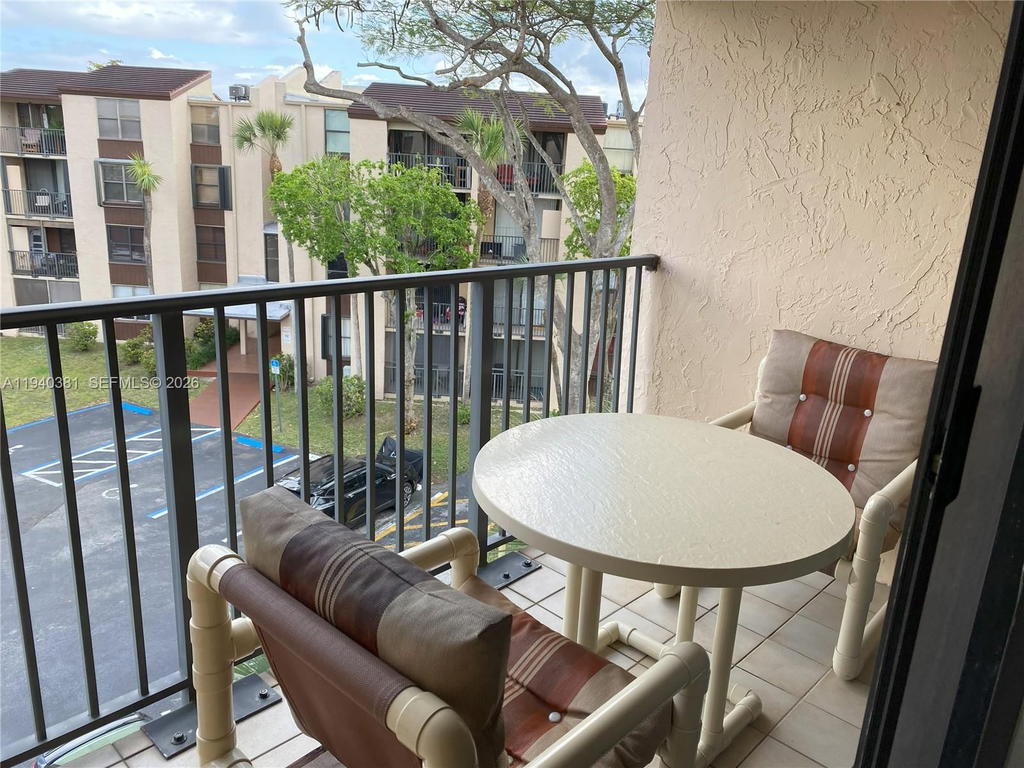 Real estate property located at 14601 Kendall Dr #403K, Miami-dade, Promenade At Kendale Lake, Miami, FL