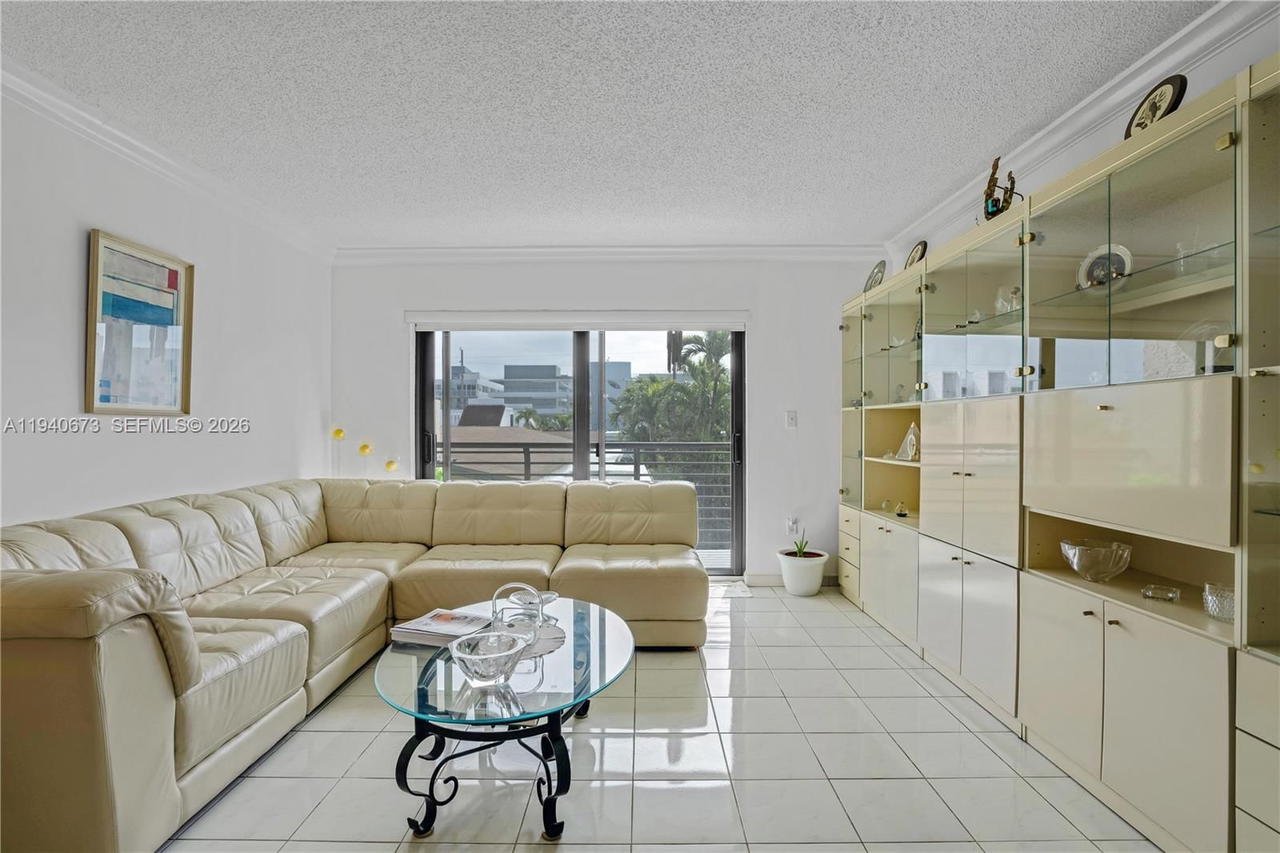 Real estate property located at 7801 Abbott Ave #302, Miami-dade, Frances Condo Apts, Miami Beach, FL