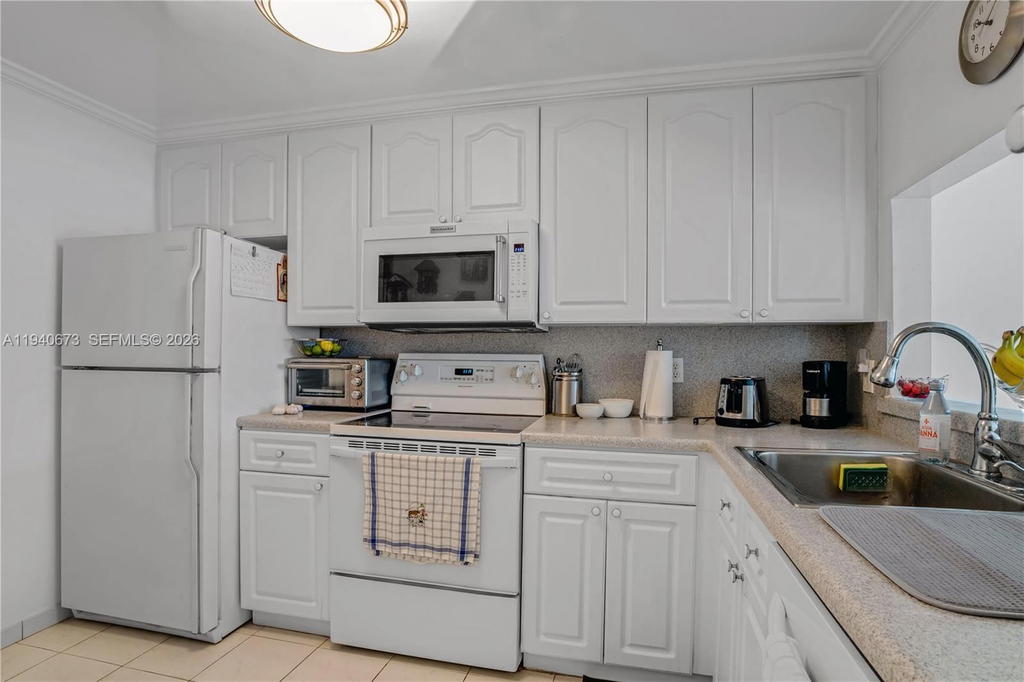 Real estate property located at 7801 Abbott Ave #302, Miami-dade, Frances Condo Apts, Miami Beach, FL