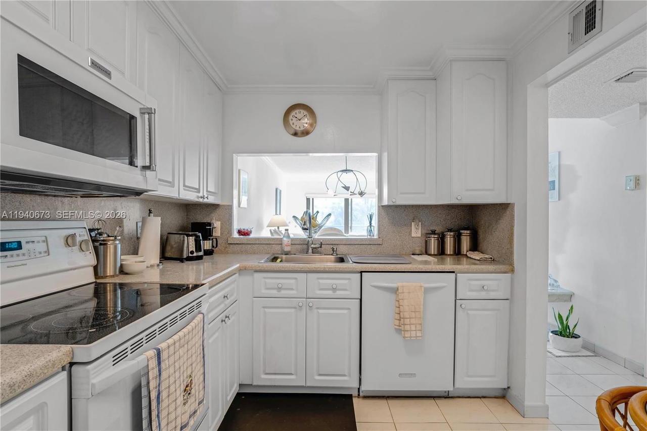 Real estate property located at 7801 Abbott Ave #302, Miami-dade, Frances Condo Apts, Miami Beach, FL
