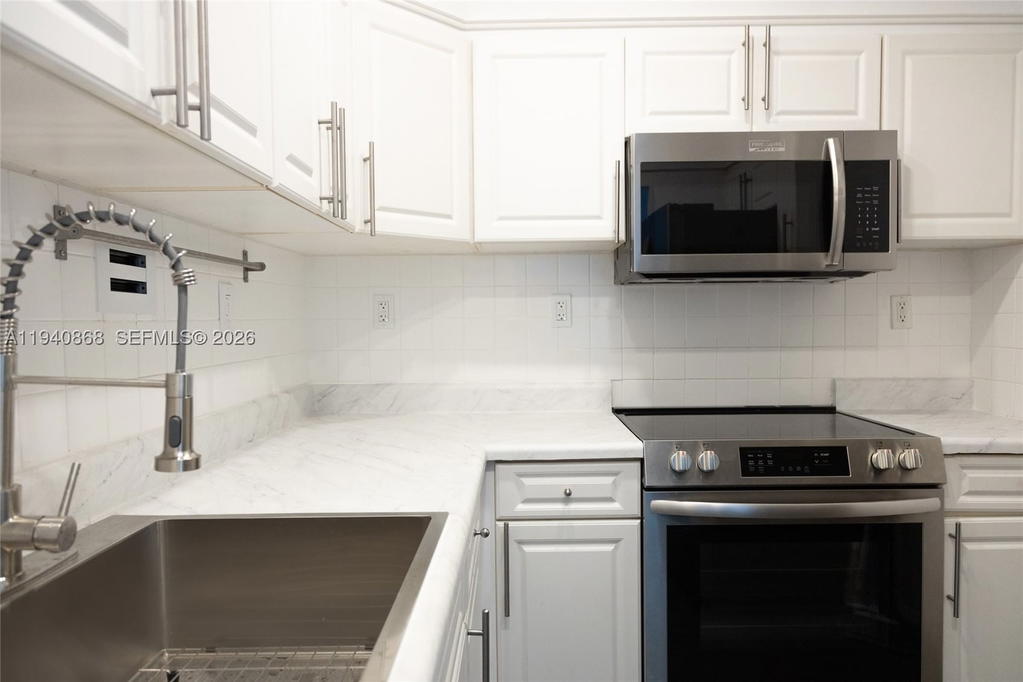Real estate property located at 1200 West Ave #708, Miami-dade, Mirador 1200 Condo, Miami Beach, FL