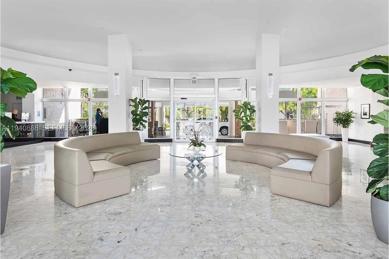 Real estate property located at 1200 West Ave #708, Miami-dade, Mirador 1200 Condo, Miami Beach, FL