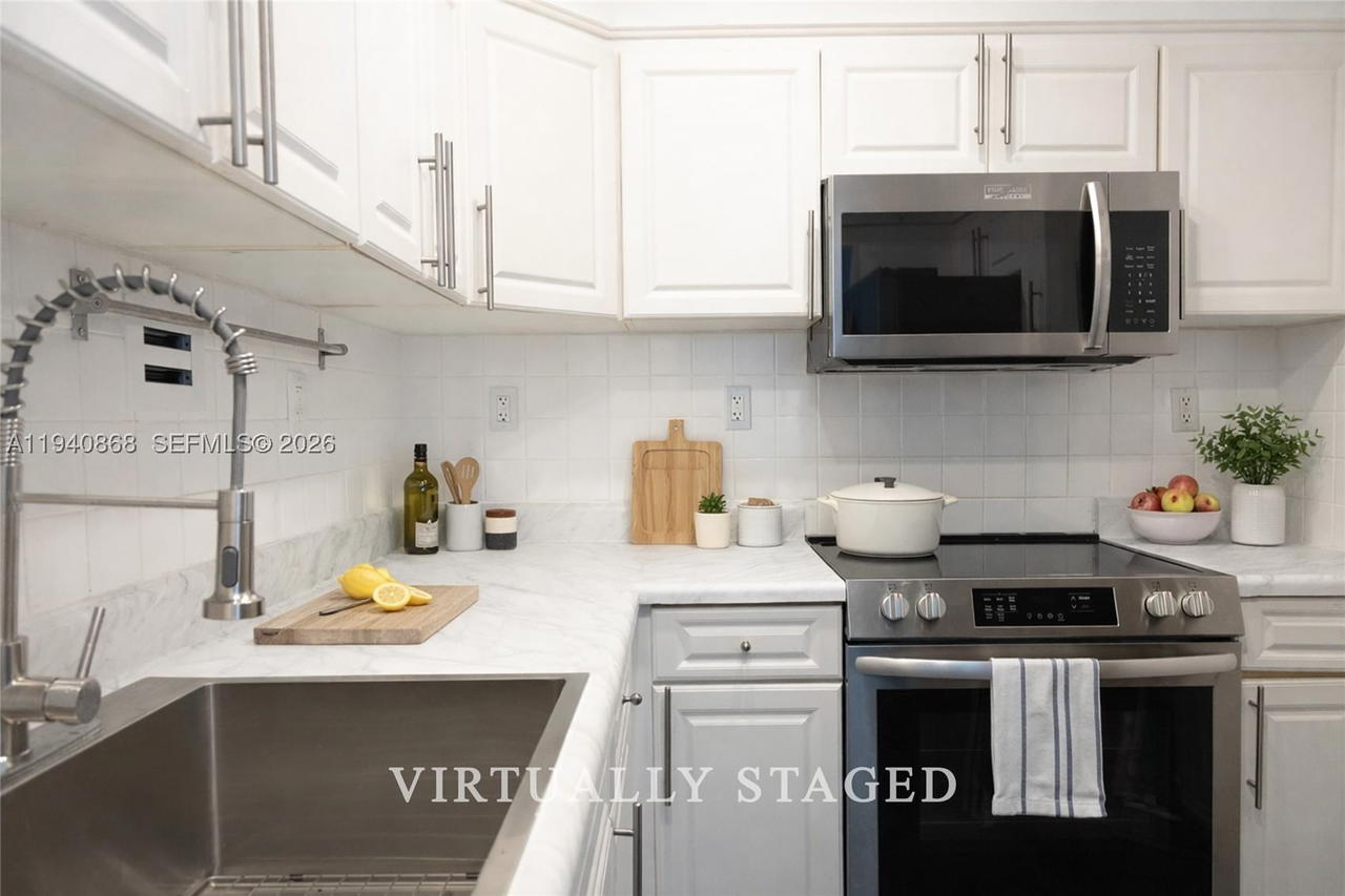 Real estate property located at 1200 West Ave #708, Miami-dade, Mirador 1200 Condo, Miami Beach, FL