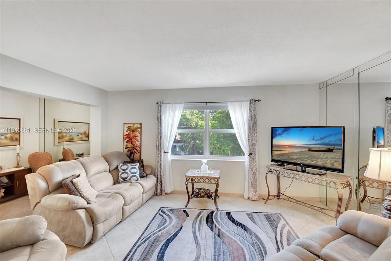 Real estate property located at 415 2nd St #201, Broward, Star Paradise Condo, Hallandale Beach, FL