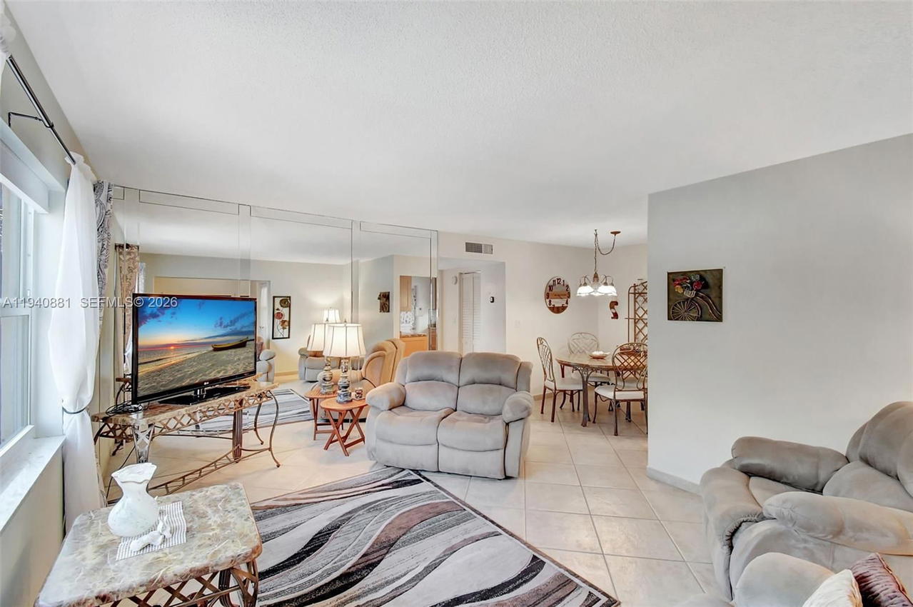 Real estate property located at 415 2nd St #201, Broward, Star Paradise Condo, Hallandale Beach, FL