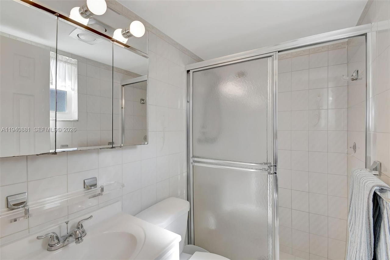 Real estate property located at 415 2nd St #201, Broward, Star Paradise Condo, Hallandale Beach, FL