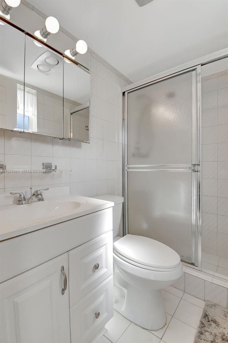 Real estate property located at 415 2nd St #201, Broward, Star Paradise Condo, Hallandale Beach, FL