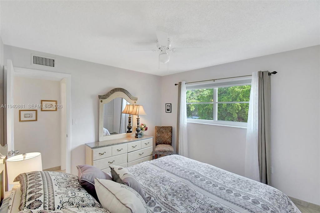 Real estate property located at 415 2nd St #201, Broward, Star Paradise Condo, Hallandale Beach, FL