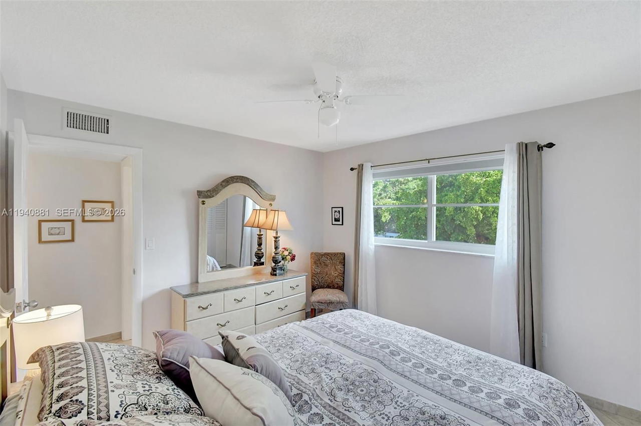 Real estate property located at 415 2nd St #201, Broward, Star Paradise Condo, Hallandale Beach, FL