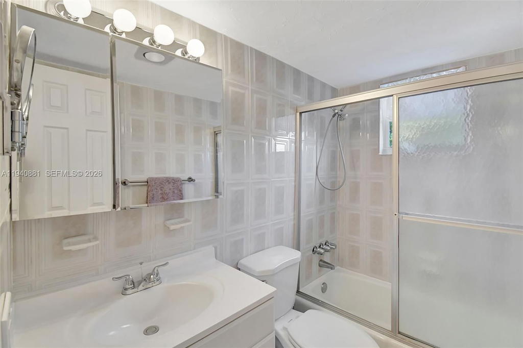 Real estate property located at 415 2nd St #201, Broward, Star Paradise Condo, Hallandale Beach, FL