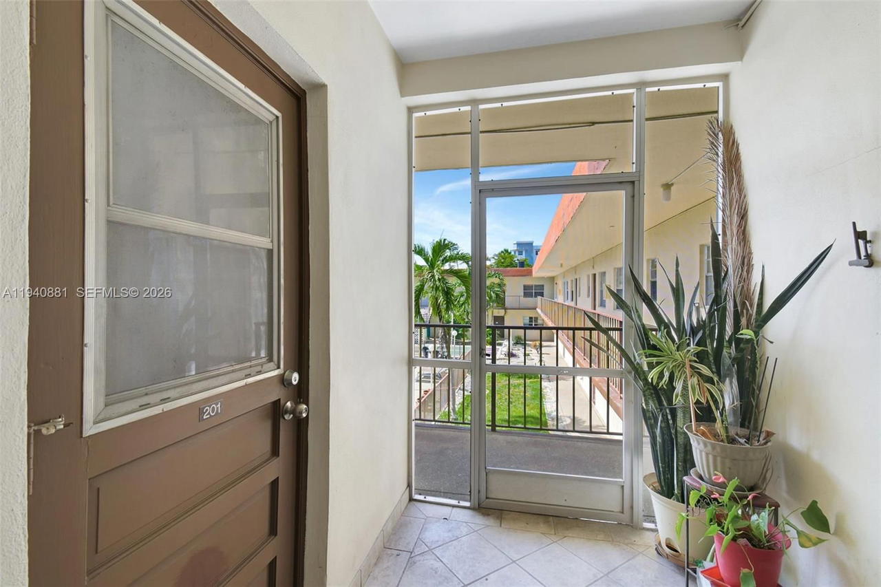 Real estate property located at 415 2nd St #201, Broward, Star Paradise Condo, Hallandale Beach, FL