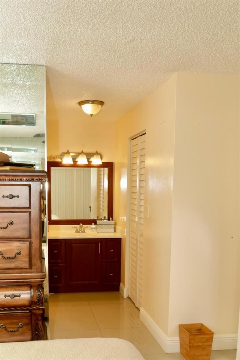 Real estate property located at 5860 44th St #102, Broward, Greens Of Inverrary Phase, Lauderhill, FL