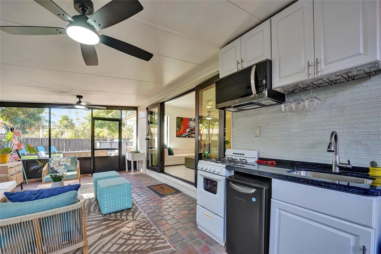 Real estate property located at 1254 Buchanan St, Broward, Hollywood Lakes Section, Hollywood, FL