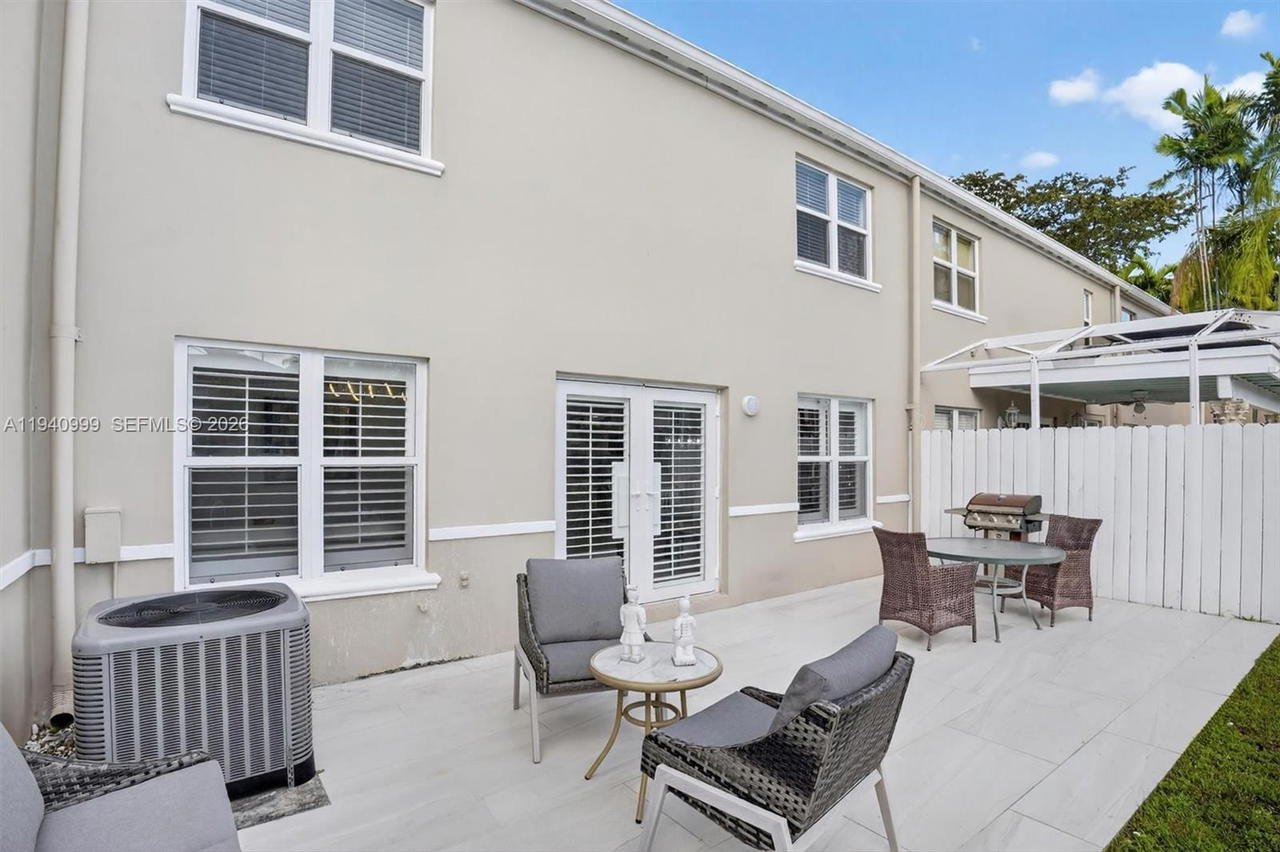 Real estate property located at 7110 54th St, Miami-dade, Bridgepoint, Miami, FL