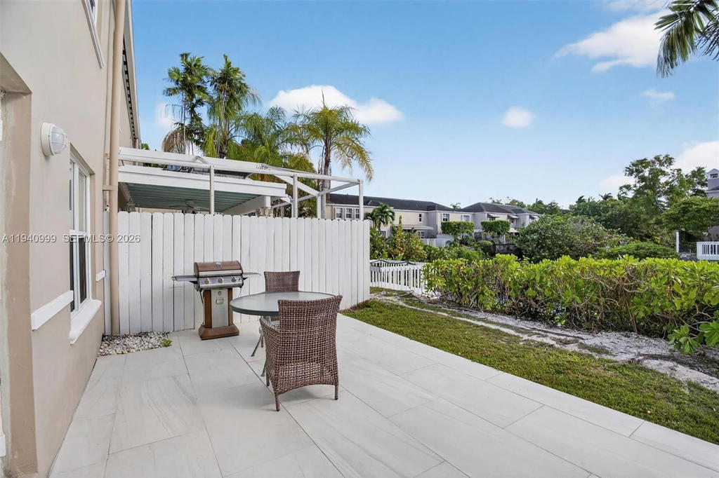 Real estate property located at 7110 54th St, Miami-dade, Bridgepoint, Miami, FL