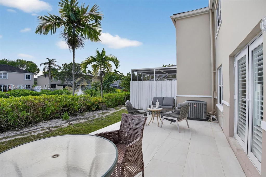 Real estate property located at 7110 54th St, Miami-dade, Bridgepoint, Miami, FL