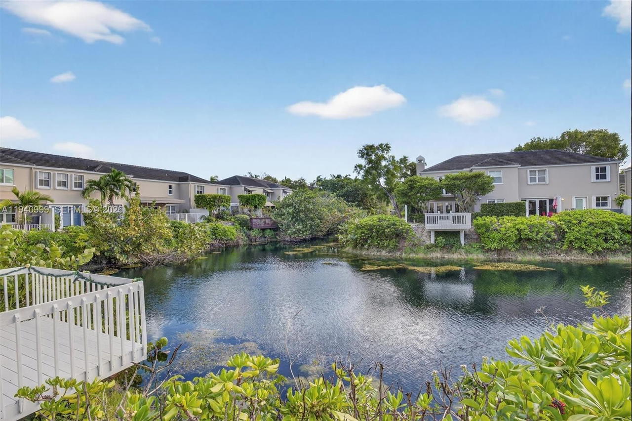Real estate property located at 7110 54th St, Miami-dade, Bridgepoint, Miami, FL