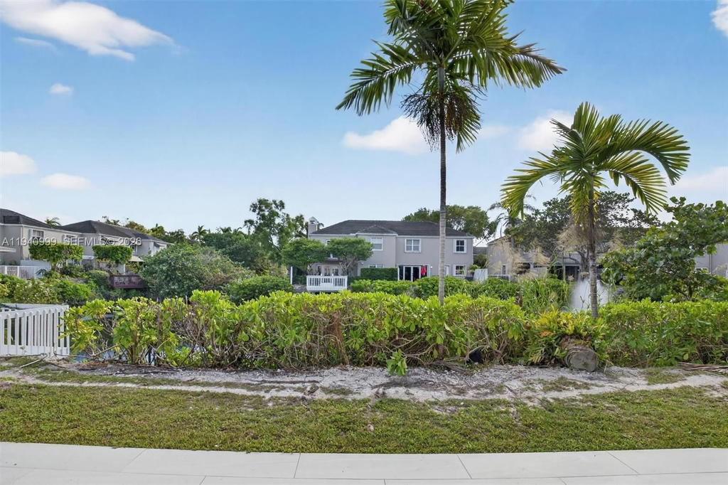 Real estate property located at 7110 54th St, Miami-dade, Bridgepoint, Miami, FL
